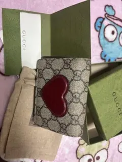 【希少】GUCCI　グッチ　折りたたみ財布　ハート ハートが可愛い♪】 グッチ ミニ財布 ハートモチーフ (GUCCI