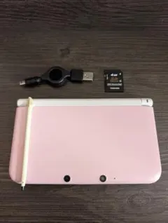 ニンテンドー3DSLL　ピンク×ホワイト　充電ケーブル　タッチペン　SDカード