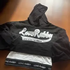 重ね着風　LOVE RABBY 黒スエットパーカー 140サイズ