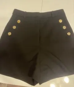 ZARA ゴールドボタン ショートパンツ