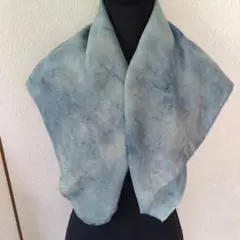 淡い青色の柔らかいスカーフ藍染 1