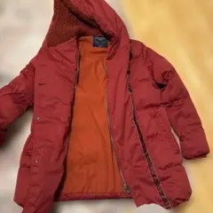 フード付き赤ジャンパー