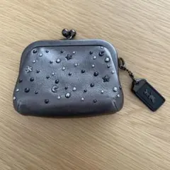 COACH 星と月のビジューのパールグレーのがま口財布