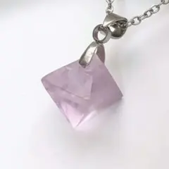 ピンクに近いライトパープル　フローライト八面体　ネックレス　SUS304