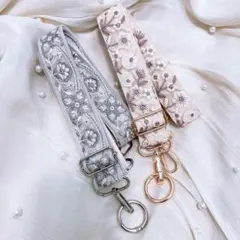新作&再入荷　インド刺繍 スマホショルダーストラップ