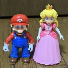 スーパーマリオ　フィギュア2体セット　マリオ　ピーチ