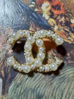 シャネル風　CCゴールドにパールのブローチ 新品未使用