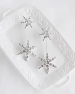 クリスタル 雪の結晶型ロングピアス
