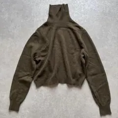 アダムエロぺ クロップド タートルニット オリーブグリーン ウール100％