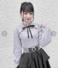 ROJITA ハートチャームデコルテ開きニット　グレーのサムネイル