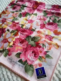 イヴ・サンローラン　ハンカチーフ　　新品になります。