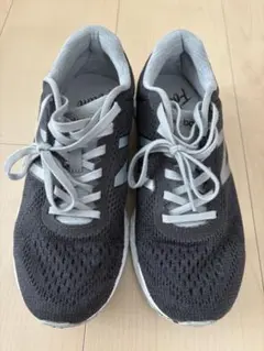 New Balance Fresh Foam グレー/ブラック スニーカー