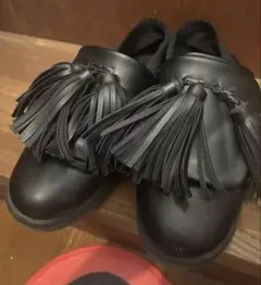 アンティカ　フリンジ付き黒ローファーのサムネイル