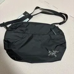 新品未使用】アークテリクス ヒリアド クロスボディバッグ 濃紺 - メルカリ