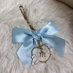 シナモロール　ビッグリボン　イニシャルキーチェーン