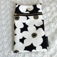 ハンドメイド　北欧花柄　スマホショルダーバッグ　スマホポシェット　白花