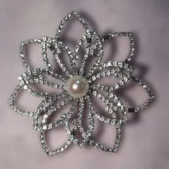 シルバーキュービック 花形ブローチ パール付き 刻印なし