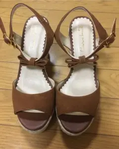クチュールブローチ　リボンウェッジサンダル