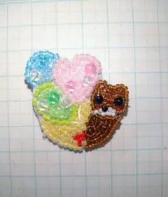 ハンドメイドビーズ刺繍ブローチ 風船クマ