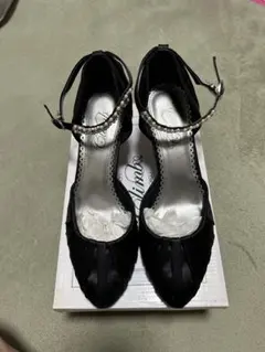 ブラックアンクルストラップパンプス