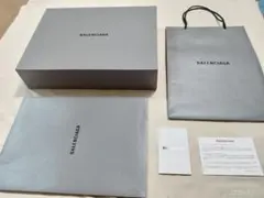 バレンシアガの空箱　サイズ35cm ×45cm ×10cm