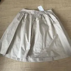 値下げ　タグ付き新品　アンタイトル　スカート