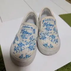 アディダス　ディズニースニーカー