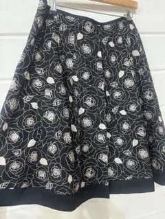 Rose Tiaraフレアスカート 黒ベージュ花柄 膝丈スカート 美品46