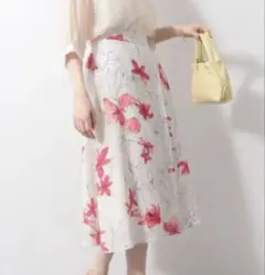 ノーリーズ　NOLLEY'S　花柄 プリントタック　フレアスカート