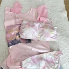 ピンクのセパレート水着