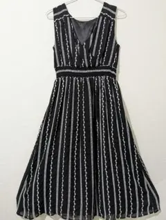 刺繍入り　ブラック　ワンピース