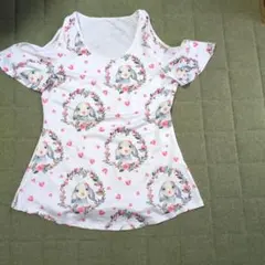 ウサギと花のプリントオフショルダーTシャツ