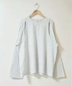アンティローザホリデー/ショルダーカットアウト ロングスリーブTシャツのサムネイル