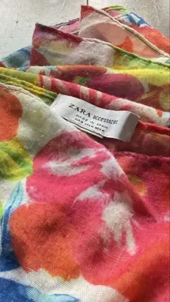 ZARA accessories 花柄 大判　鮮やかなストール ショールのサムネイル