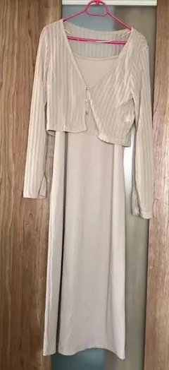 ベージュ ニットロングワンピース 長袖