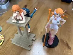 【ワンピース 】ナミさんのフィギュア2体セットと缶バッジ