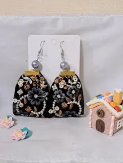 ハンドメイド インド刺繍リボン ピアス 黒