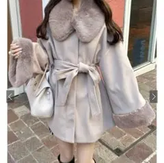 GRL 三上悠亜　リボンベルトファーティペット付フレアコート　ピンクベージュ