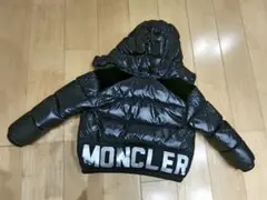 MONCLER ブラック ダウンコート フード付き　バックロゴ