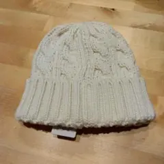 アイボリー ケーブル編み ニット帽