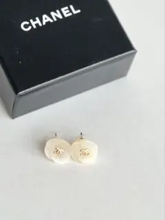 CHANEL 大理石調ホワイトベージュ　カメリアピアス 箱付き