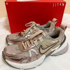 【新品】W NIKE V2K RUN ウィメンズ ナイキ スニーカー