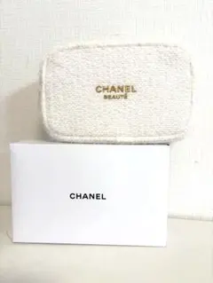 CHANEL BEAUTÉ ホワイトポーチ（クリスマス）