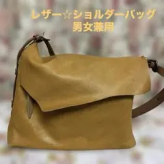 ★本革製★カラシ色 ショルダーバッグ いっぱい入ります(^ ^)ファスナー多い