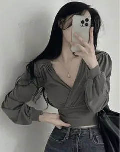 shein Vネックトップス