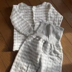 無印良品　グレーとホワイトのストライプ ベビーパジャマ