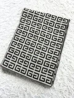美品　GIVENCHY　ジバンシィ　イタリア製　総柄　モノグラム　ウールマフラーのサムネイル