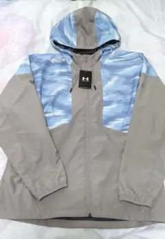 Under Armour フード付きウィンドブレーカー レディース　新品未使用品
