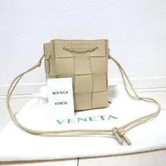 VENETAボッテガヴェネタスモールカセット ホワイト ショルダー - メルカリ