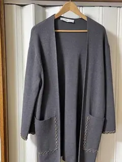 ZARA グレーのポケット付きニットカーディガン
